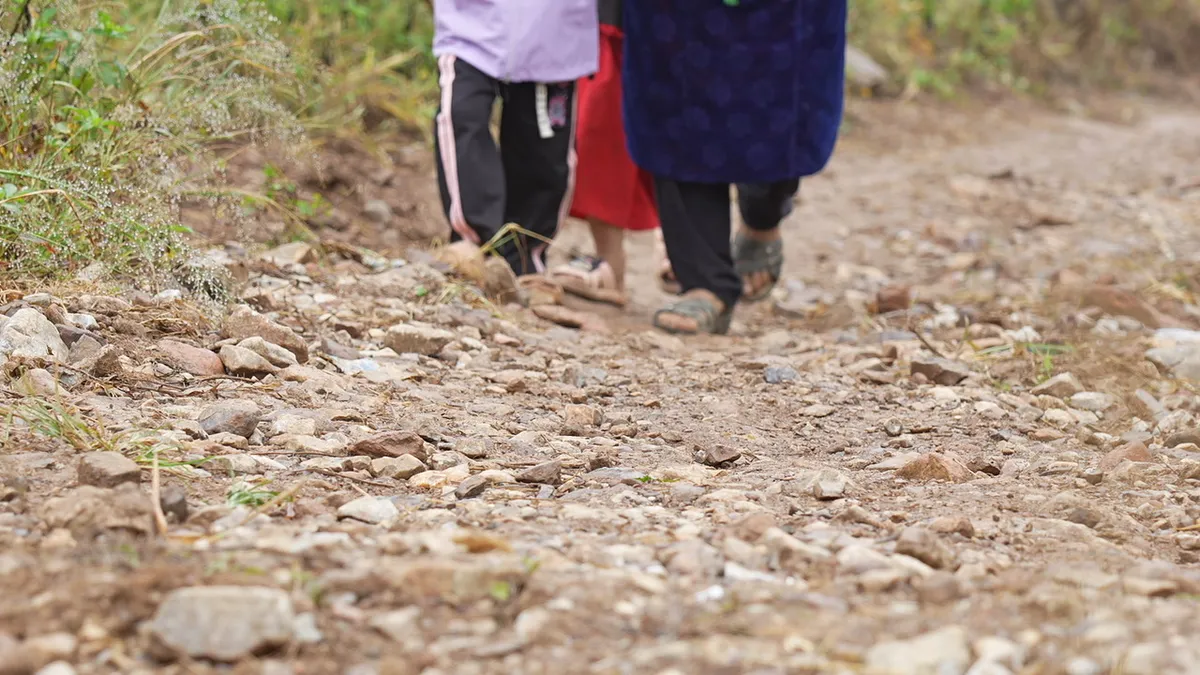 Điểm trường ghép tạm chênh vênh giữa mùa mưa bão- Ảnh 1.