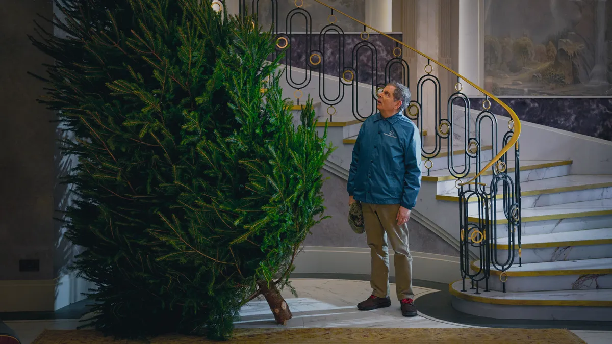 "Mr Bean" lại gặp rắc rối - Ảnh 3.