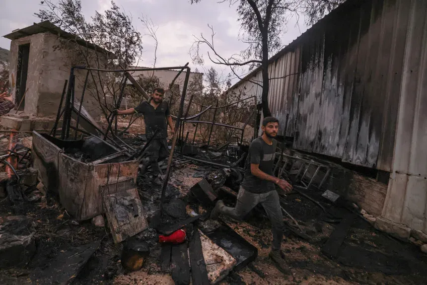 Người định cư Israel phóng hỏa đốt nhà thờ Hồi giáo tại Bờ Tây- Ảnh 2.