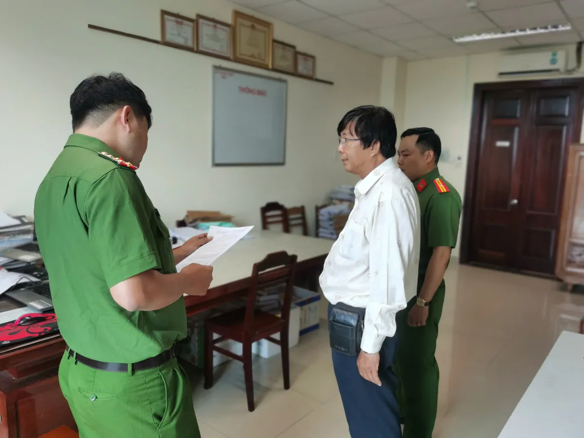 Bắt Giám đốc công ty ở Cần thơ lừa đảo trên 10 tỷ đồng - Ảnh 1.