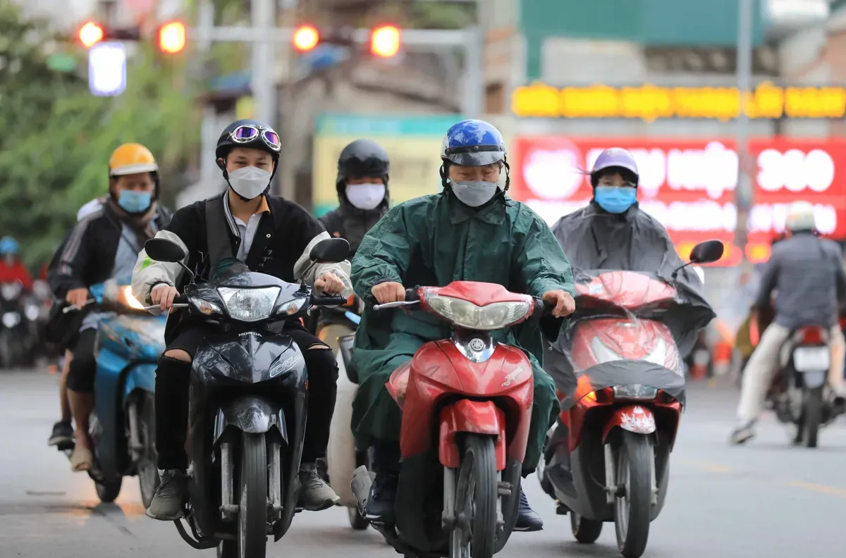 Không khí lạnh tăng cường ở miền Bắc, Huế - Đà Nẵng sắp mưa lớn đến 700mm- Ảnh 1.