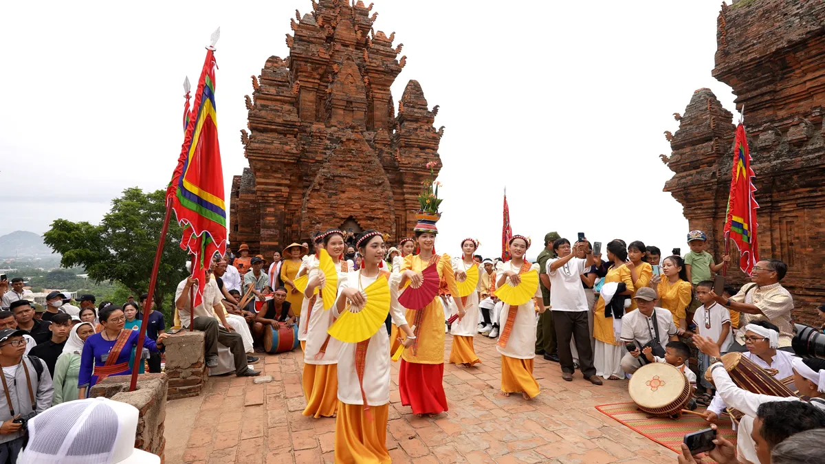 Katê - Mùa hội giữa miền nắng gió- Ảnh 9.