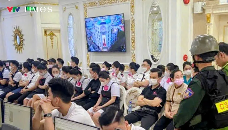 Lực lượng Công an xuất hiện trước thẩm mỹ viện Mailisa- Ảnh 1. Lực lượng Công an xuất hiện trước thẩm mỹ viện Mailisa- Ảnh 1.