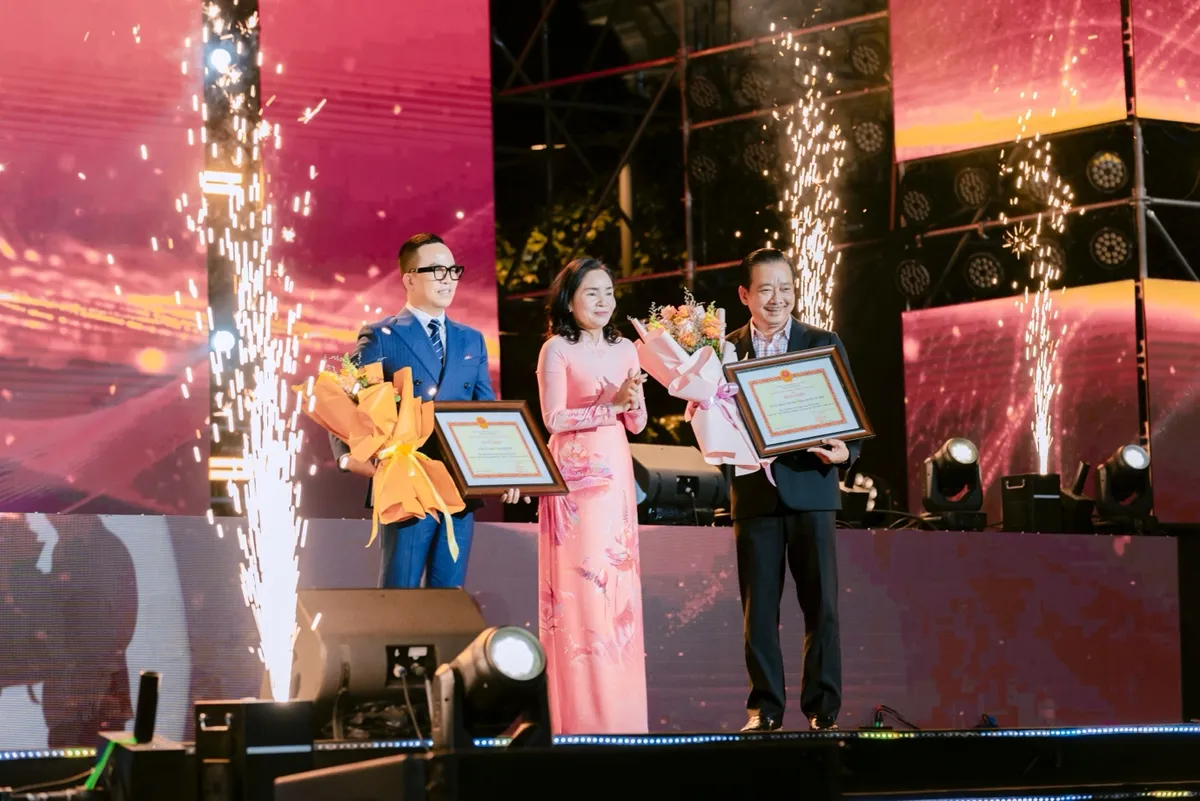 Chủ tịch VINAMA Trần Việt Tân và dấu ấn mới trong ngành quảng cáo ngoài trời ở Việt Nam- Ảnh 5. Chủ tịch VINAMA Trần Việt Tân và dấu ấn mới trong ngành quảng cáo ngoài trời ở Việt Nam- Ảnh 5.