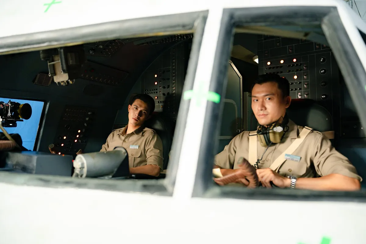 Xuân Phúc: từ cơ trưởng đến chiến sĩ công an gây sốt màn ảnh rộng - Ảnh 3.