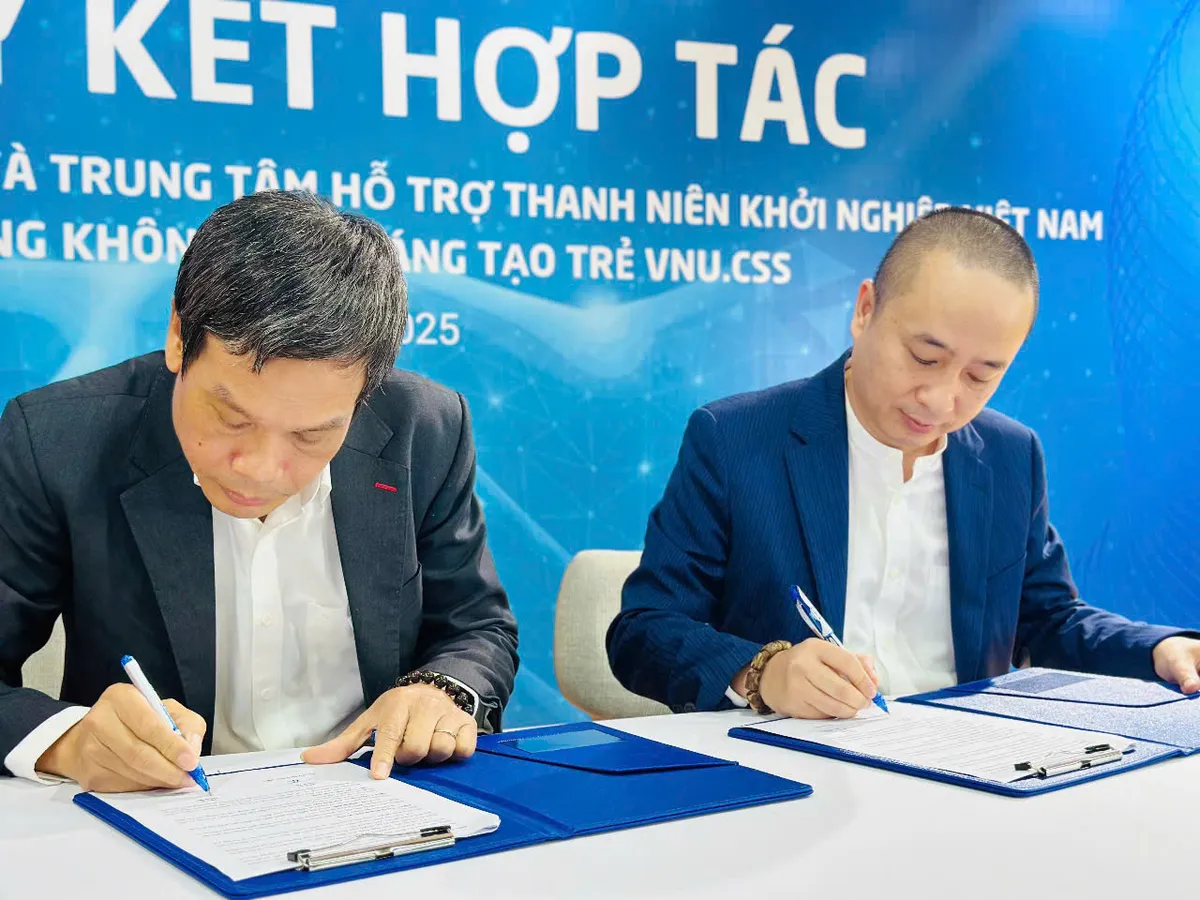 Trao 5 tỷ đồng Học bổng “Khởi nghiệp kinh tế số” cho Đại học Quốc gia Hà Nội- Ảnh 1.