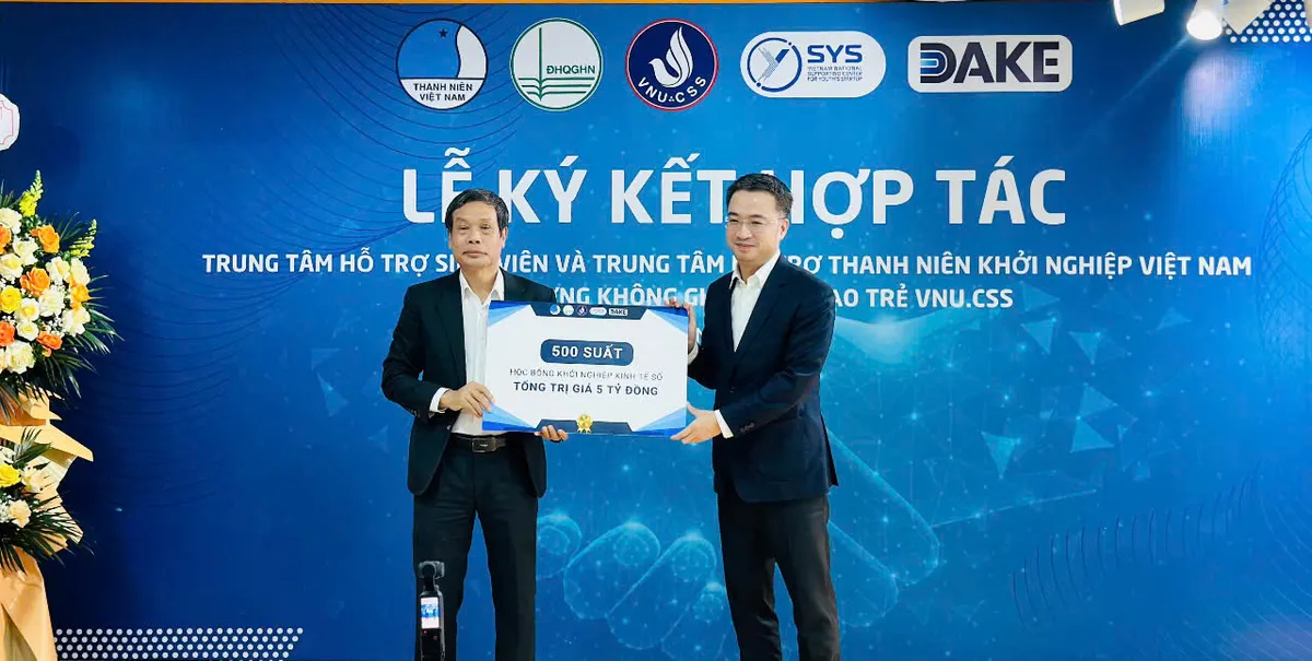 Trao 5 tỷ đồng Học bổng “Khởi nghiệp kinh tế số” cho Đại học Quốc gia Hà Nội- Ảnh 3.