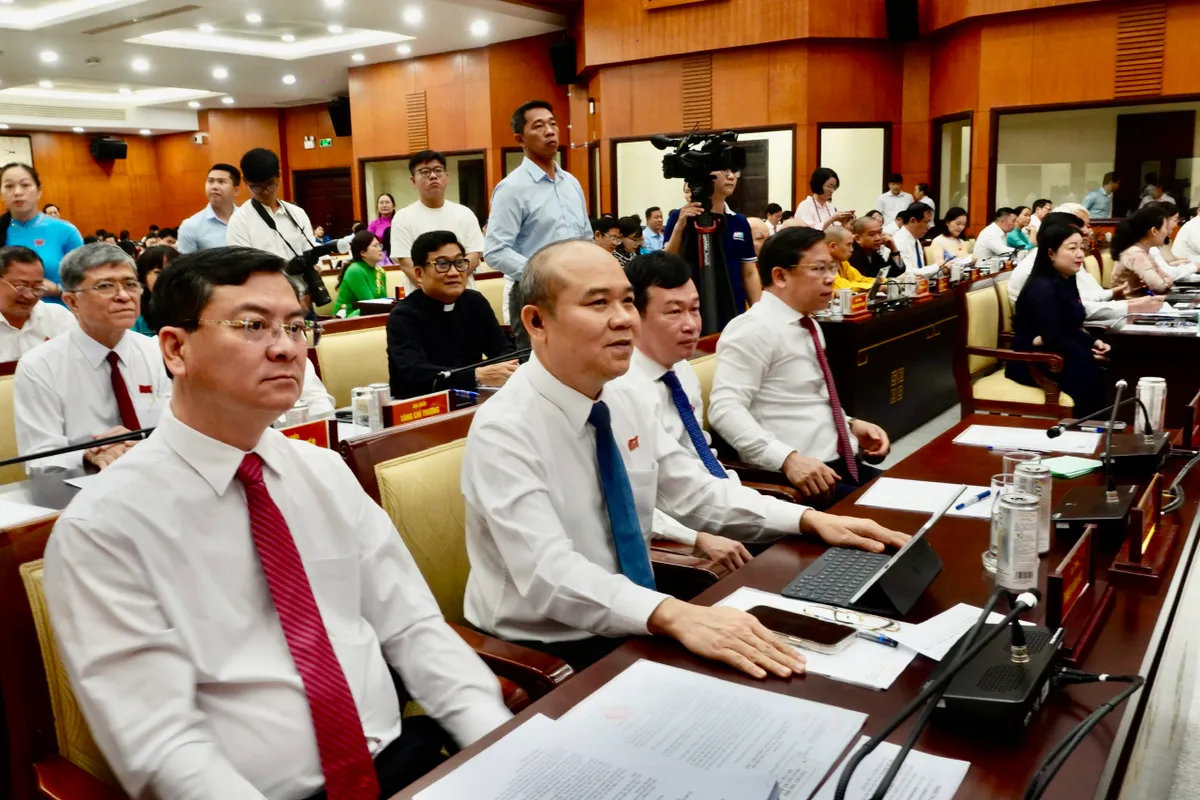Kỳ họp thứ 5 HĐND TP Hồ Chí Minh: Kiện toàn công tác nhân sự, thúc đẩy phát triển nhanh và bền vững - Ảnh 8.