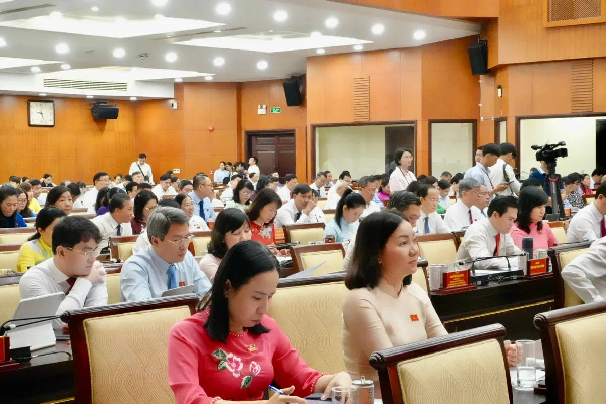 Kỳ họp thứ 5 HĐND TP Hồ Chí Minh: Kiện toàn công tác nhân sự, thúc đẩy phát triển nhanh và bền vững - Ảnh 9.