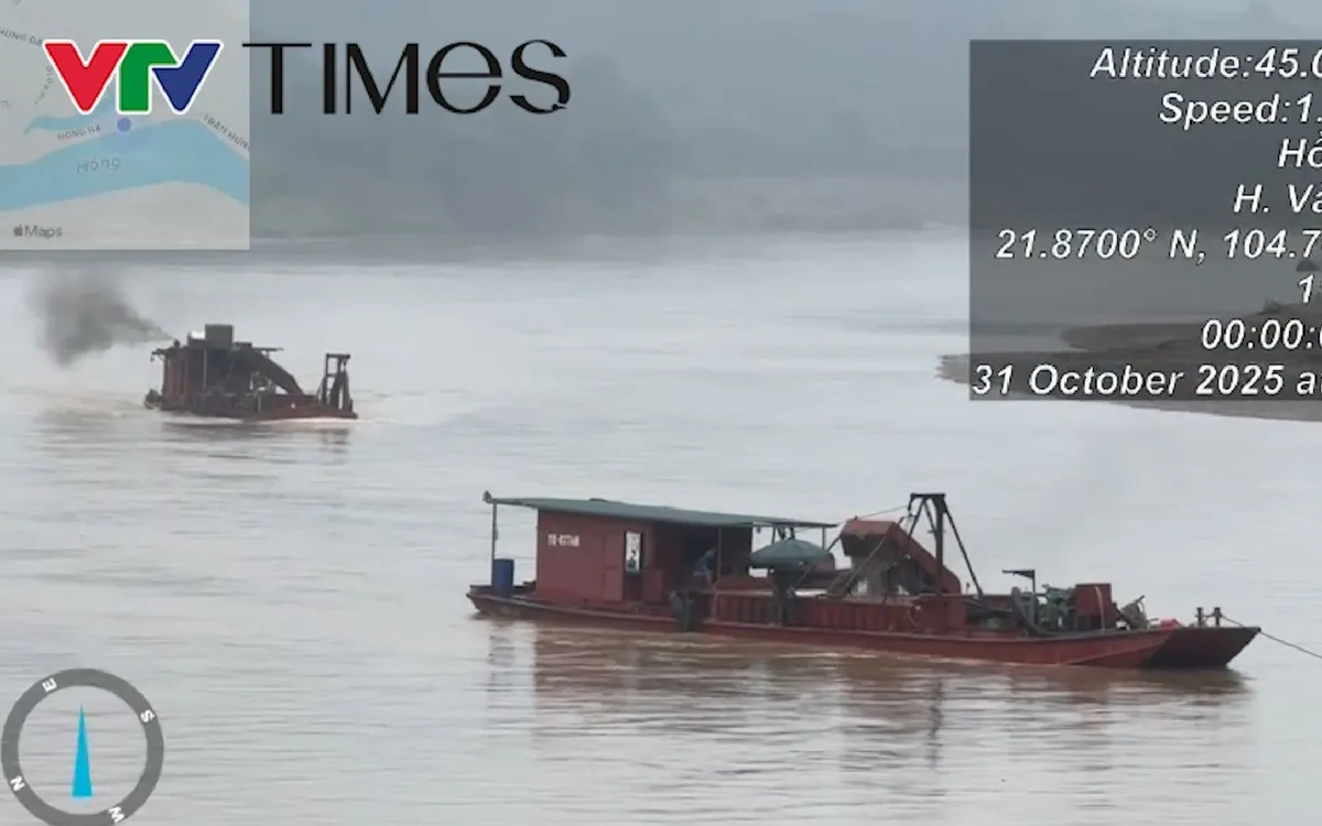 Hoạt động khai thác cát tại sông Hồng đoạn chảy qua xã Mậu A và xã Xuân Ái (Lào Cai).