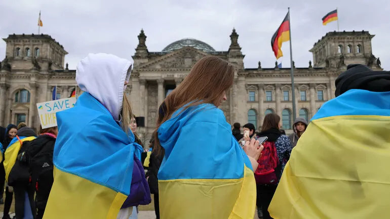 Đức tiến tới chấm dứt chế độ ưu đãi đối với người tị nạn Ukraine - Ảnh 1.