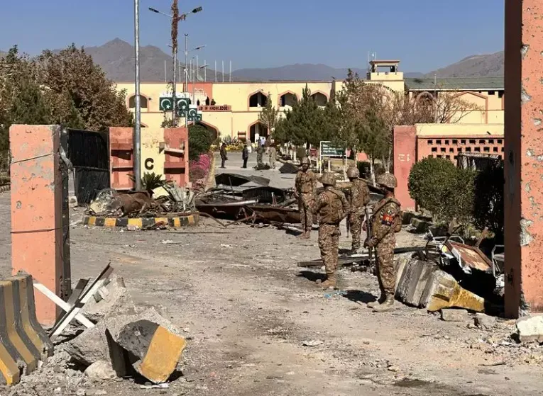 Công dân Afghanistan đã thực hiện 2 vụ đánh bom liều chết ở Pakistan - Ảnh 1.