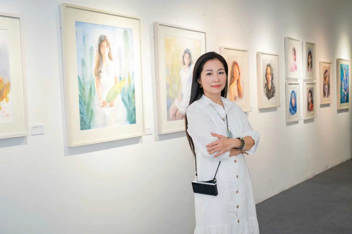 Triển l&atilde;m ch&acirc;n dung m&agrave;u nước: Bản giao hưởng sắc m&agrave;u v&agrave; cảm x&uacute;c   - Ảnh 7.