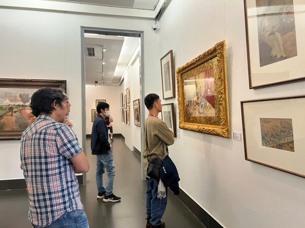 Hậu duệ họa sĩ Victor Tardieu xúc động tham dự triển lãm 100 năm Mỹ thuật hiện đại Việt Nam - Ảnh 3.