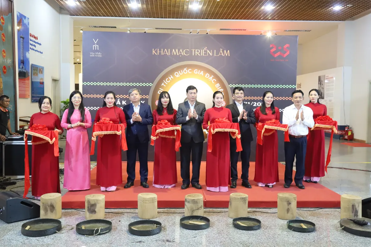 Đắk Lắk: Khai mạc Triển lãm “Di tích quốc gia đặc biệt Văn Miếu-Quốc Tử Giám” - Ảnh 1.