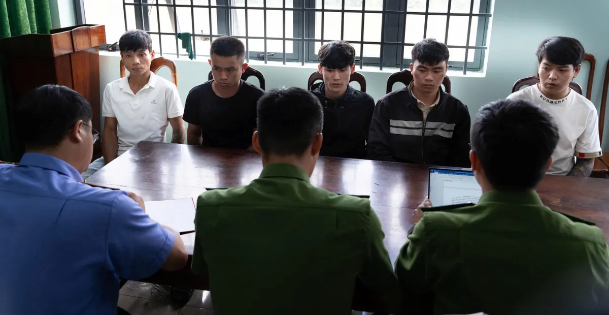 Triệt phá băng nhóm quậy phá tiểu thương, đòi tiền “bảo kê” tại hội chợ- Ảnh 1. Triệt phá băng nhóm quậy phá tiểu thương, đòi tiền “bảo kê” tại hội chợ- Ảnh 1.