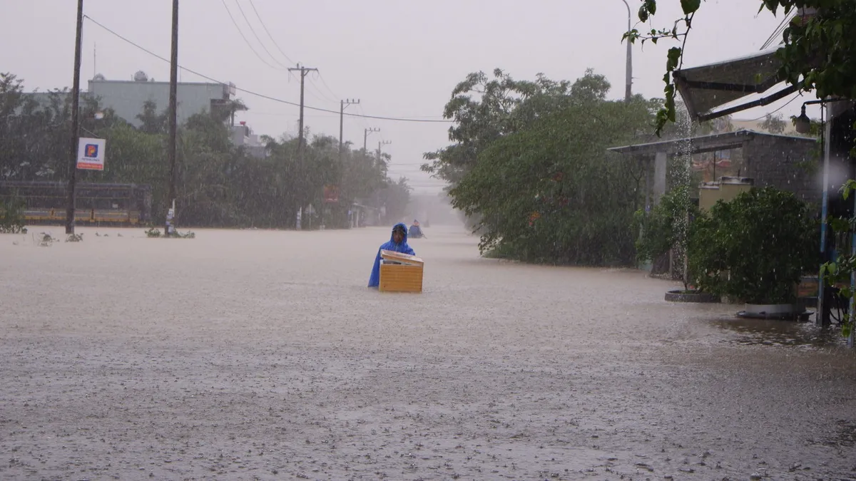 Chủ động ứng phó với mưa lũ khu vực miền Trung - Ảnh 1.