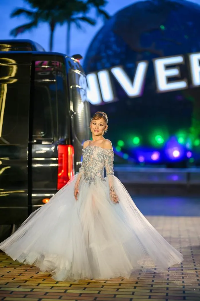 “Em xinh” Orange rạng rỡ bên Ariana Grande, Dương Tử Quỳnh trên thảm đỏ ra mắt phim Wicked phần 2  - Ảnh 3.