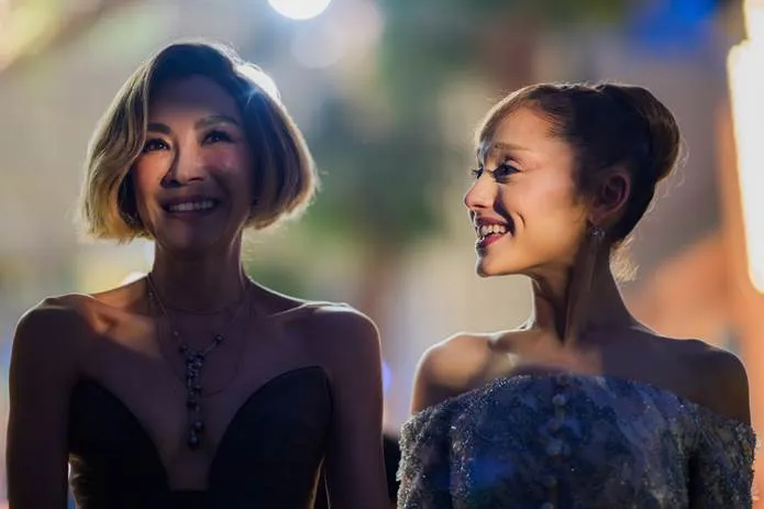 “Em xinh” Orange rạng rỡ bên Ariana Grande, Dương Tử Quỳnh trên thảm đỏ ra mắt phim Wicked phần 2  - Ảnh 5.