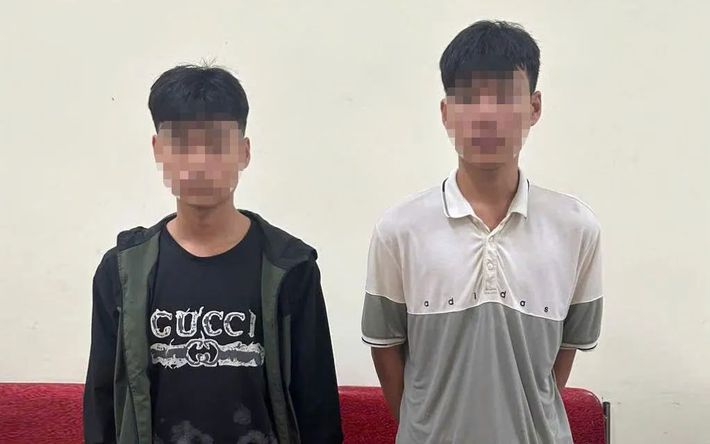 Hai đối tượng tại cơ quan công an. (Ảnh: Công an tỉnh Nghệ An)
