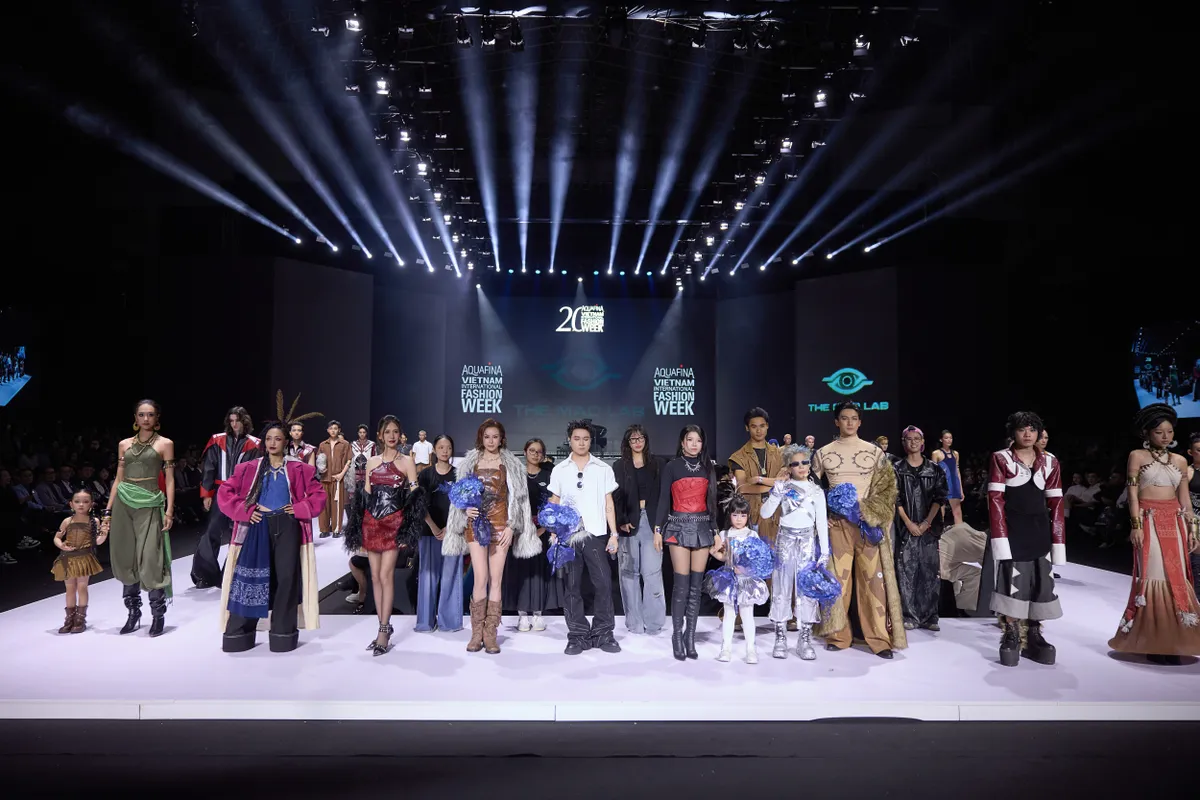 BST c&aacute; t&iacute;nh lấy cảm hứng từ văn h&oacute;a Đ&ocirc;ng Sơn tại Vietnam International Fashion Week 2025  - Ảnh 1.