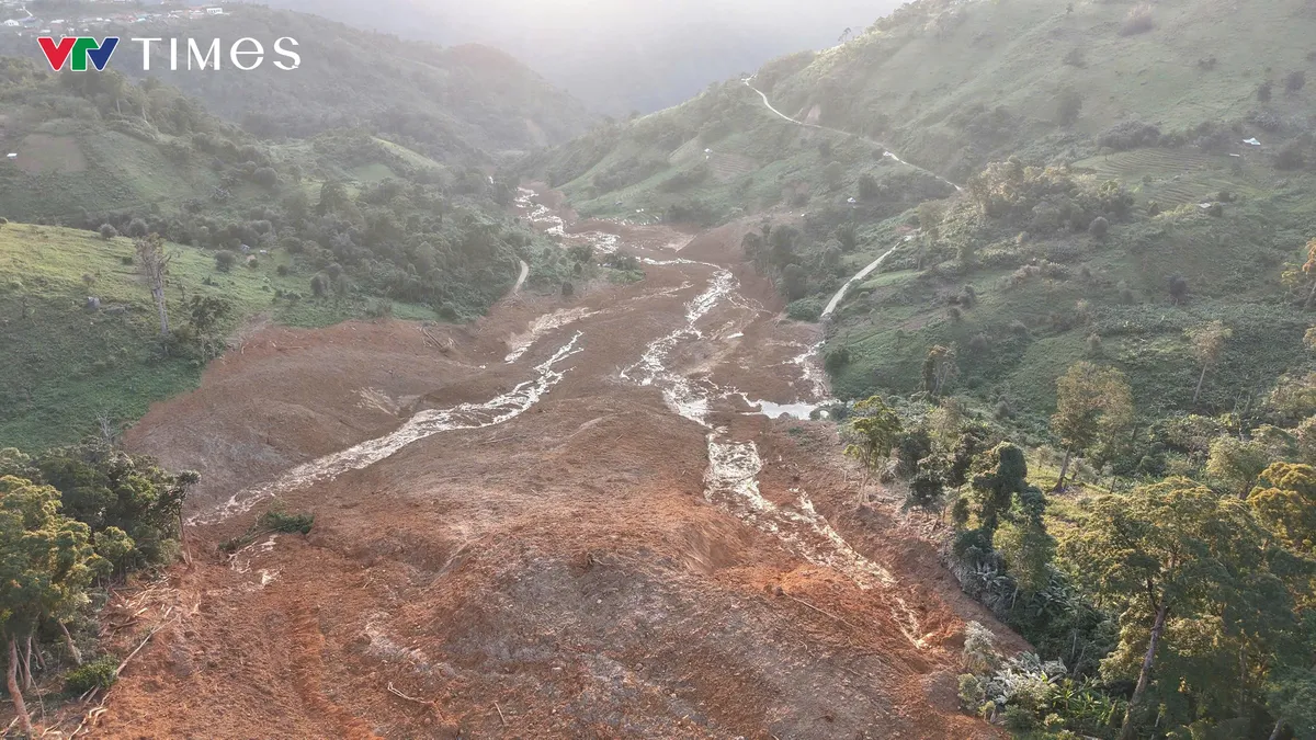 Đà Nẵng: Chạy đua với “thời điểm vàng”, kiên quyết không để hy sinh thêm lực lượng trong cứu hộ vụ sạt lở Hùng Sơn - Ảnh 4.