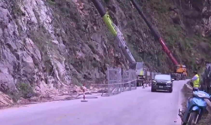 Khẩn trương xử lý các điểm nguy cơ sạt lở trên quốc lộ 6- Ảnh 1.