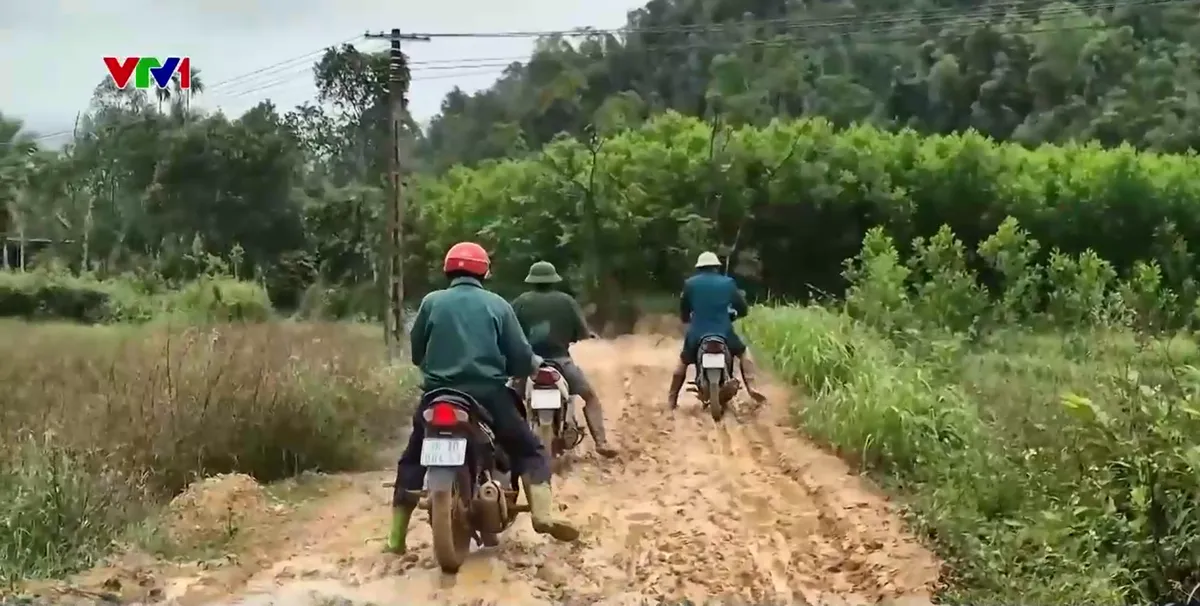 Khổ v&igrave; tuyến đường đầy b&ugrave;n đất nhiều th&aacute;ng thi c&ocirc;ng dang dở - Ảnh 2.