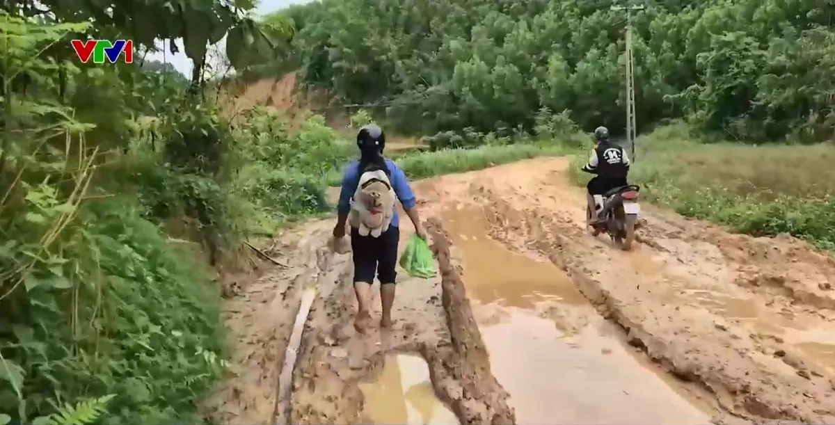 Khổ v&igrave; tuyến đường đầy b&ugrave;n đất nhiều th&aacute;ng thi c&ocirc;ng dang dở - Ảnh 3.