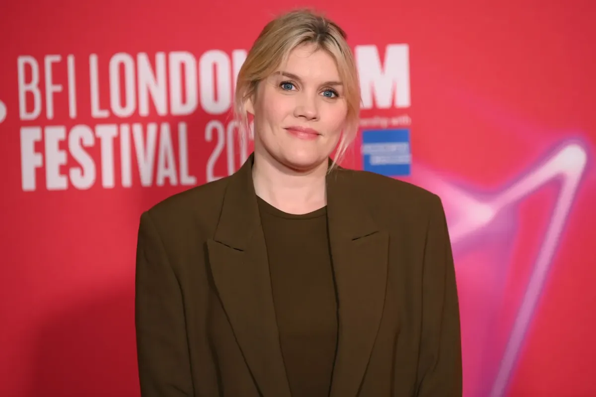 Phiên bản chuyển thể mới của Đồi gió hú quá nóng bỏng - Ảnh 2.