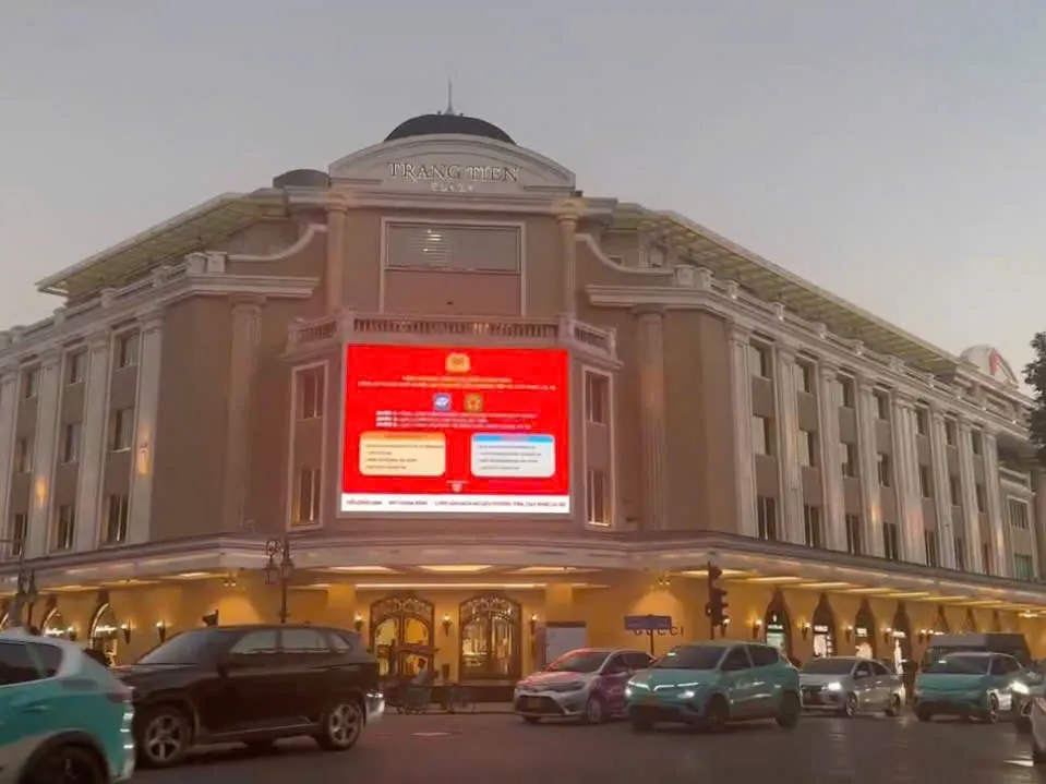 Công an TP Hà Nội đến từng hộ dân hướng dẫn làm sạch dữ liệu GPLX, đăng ký xe- Ảnh 3.