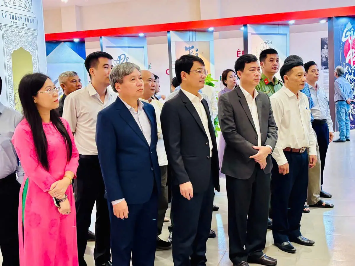 Đắk Lắk: Khai mạc Triển lãm “Di tích quốc gia đặc biệt Văn Miếu-Quốc Tử Giám” - Ảnh 3.