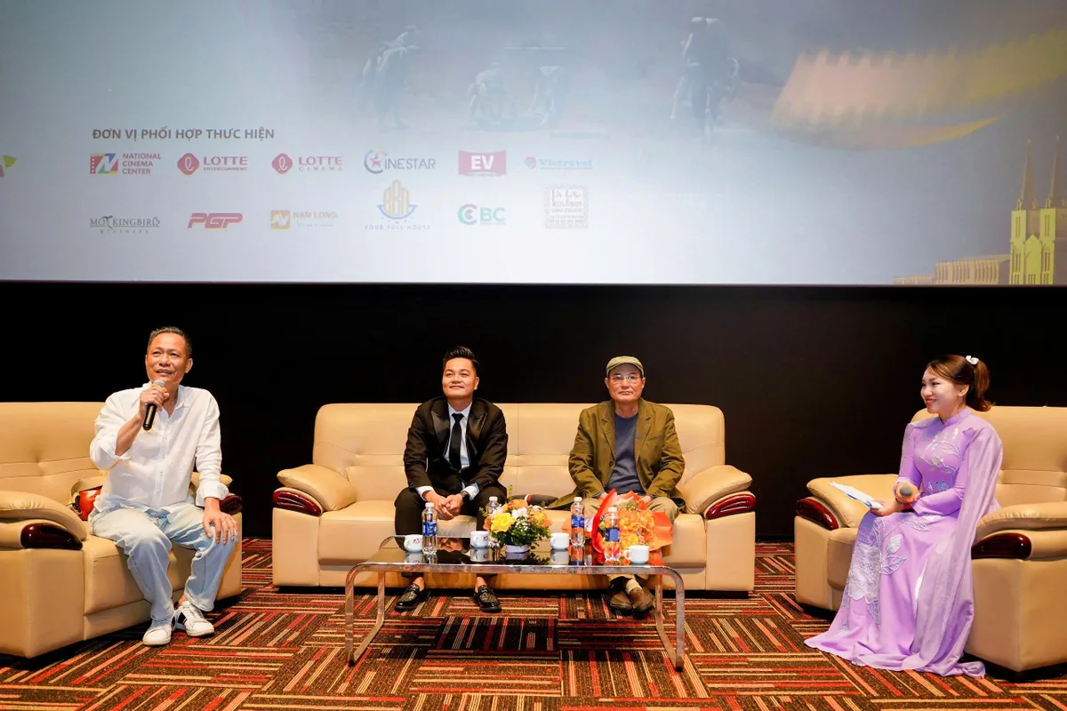 "Mùi cỏ cháy" khai mạc Tuần phim chào mừng LHP Việt Nam XXIV - Ảnh 3.