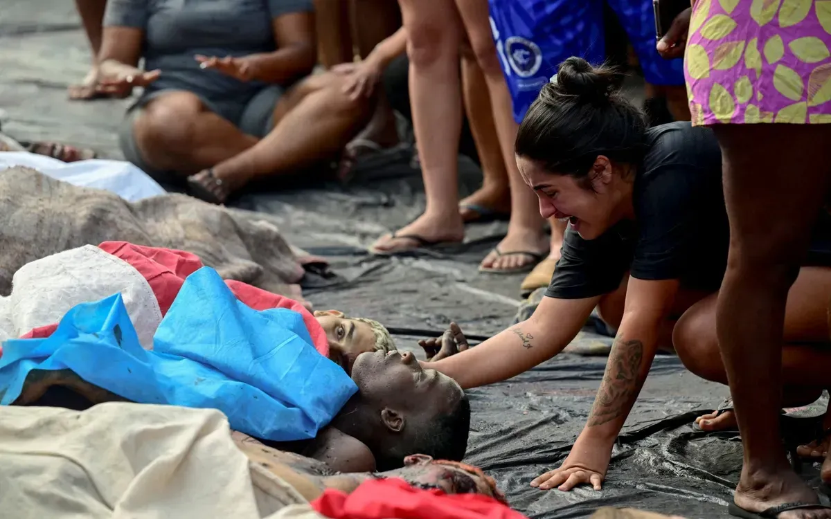 Thi thể những người thiệt mạng trong chiến dịch truy quét tội phạm lớn nhất lịch sử Rio de Janeiro hôm 28/10/2025 (Ảnh: AFP)