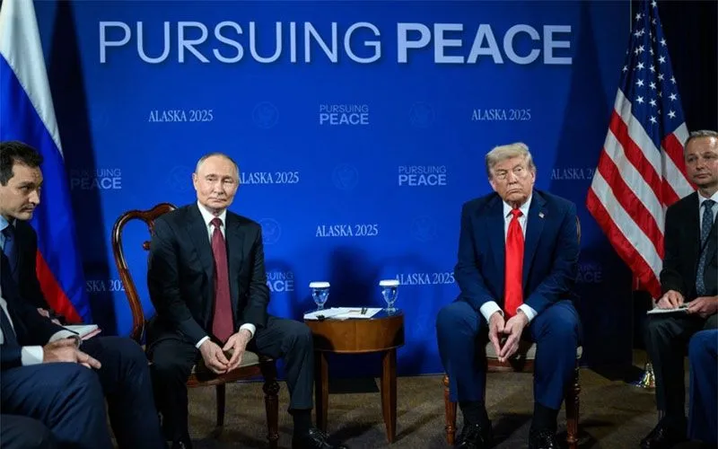 Tổng thống Mỹ Donald Trump (phải) và Tổng thống Nga Vladimir Putin tại cuộc gặp ở Alaska (Ảnh: Nhà trắng)