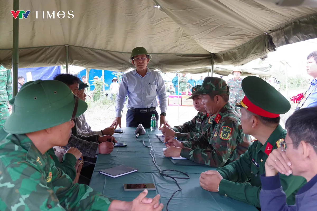 Đà Nẵng: Chạy đua với “thời điểm vàng”, kiên quyết không để hy sinh thêm lực lượng trong cứu hộ vụ sạt lở Hùng Sơn - Ảnh 1.