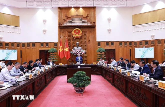 Thủ tướng Phạm Minh Chính: Khẩn trương trình Bộ Chính trị đề án đầu tư trục đại lộ cảnh quan sông Hồng - Ảnh 1.