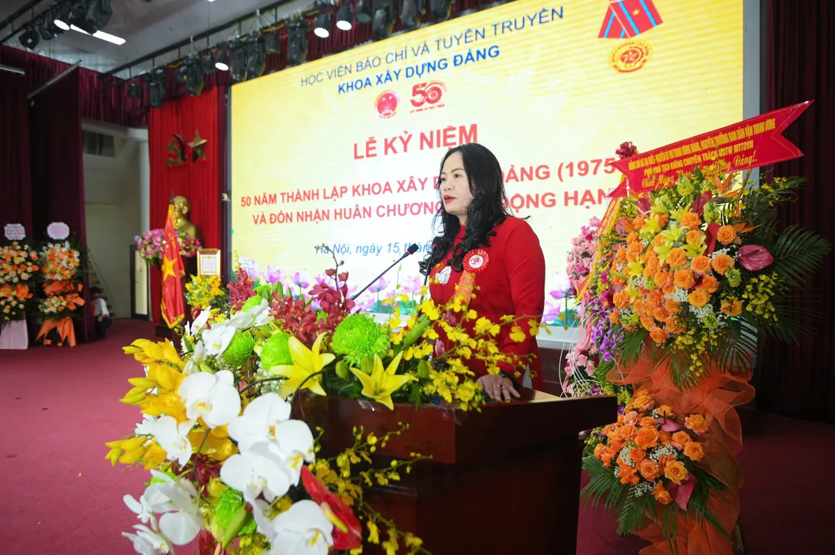 Khoa Xây dựng Đảng, Học viện Báo chí và Tuyên truyền đón nhận Huân chương Lao động hạng Ba  - Ảnh 2.