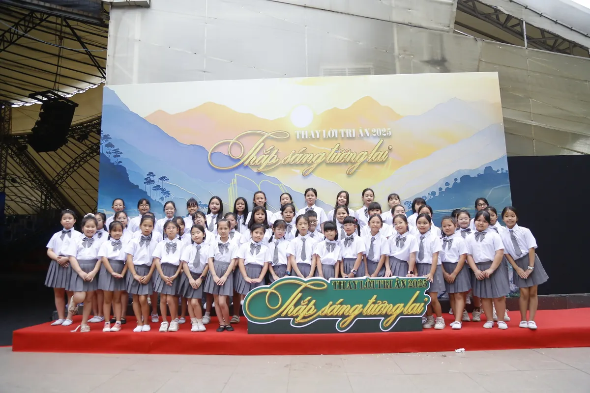 Tổng duyệt Thay lời tri ân 2025: Sẵn sàng cho ‘bản giao hưởng’ tri ân thầy cô- Ảnh 9.