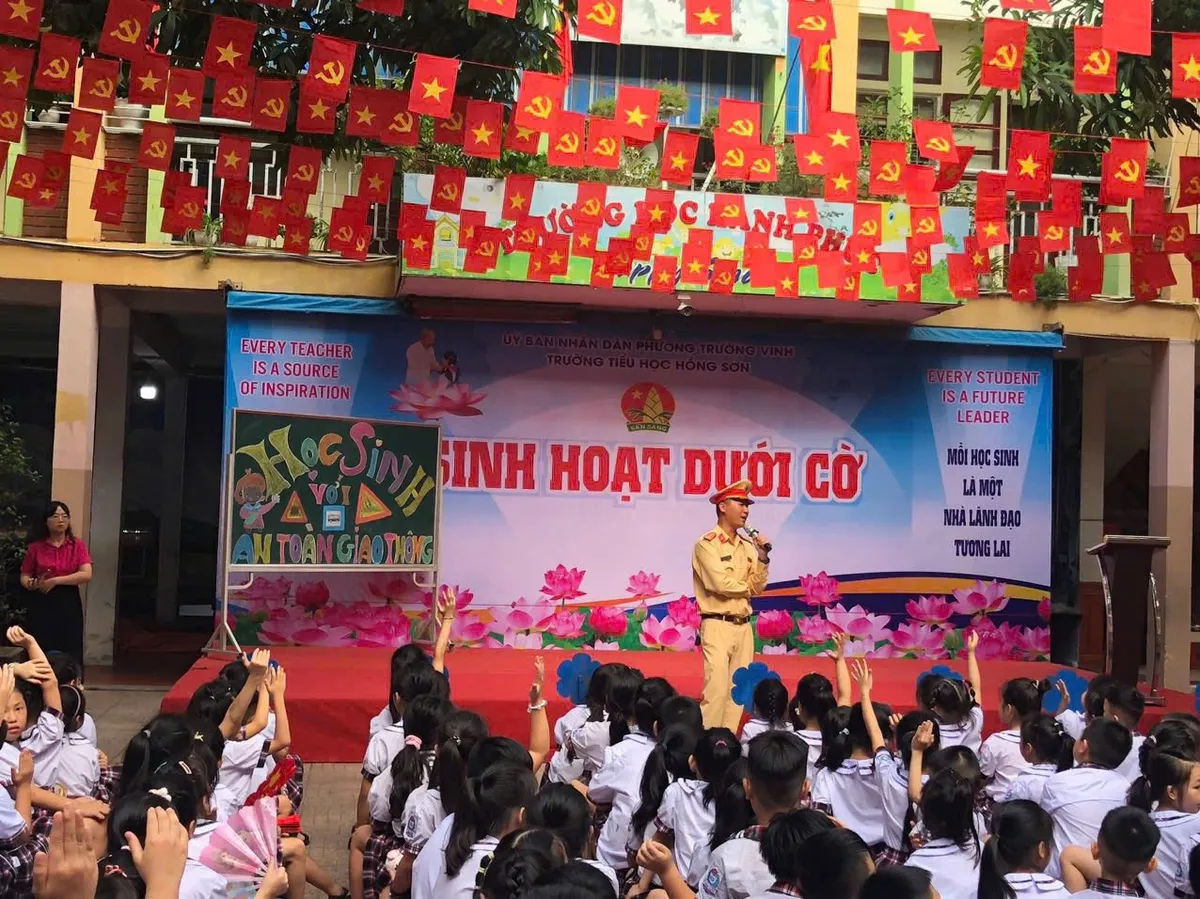 Nghệ An: Gần 1 tháng kiểm tra, hơn 4.300 học sinh bị xử lý vì vi phạm giao thông - Ảnh 1.