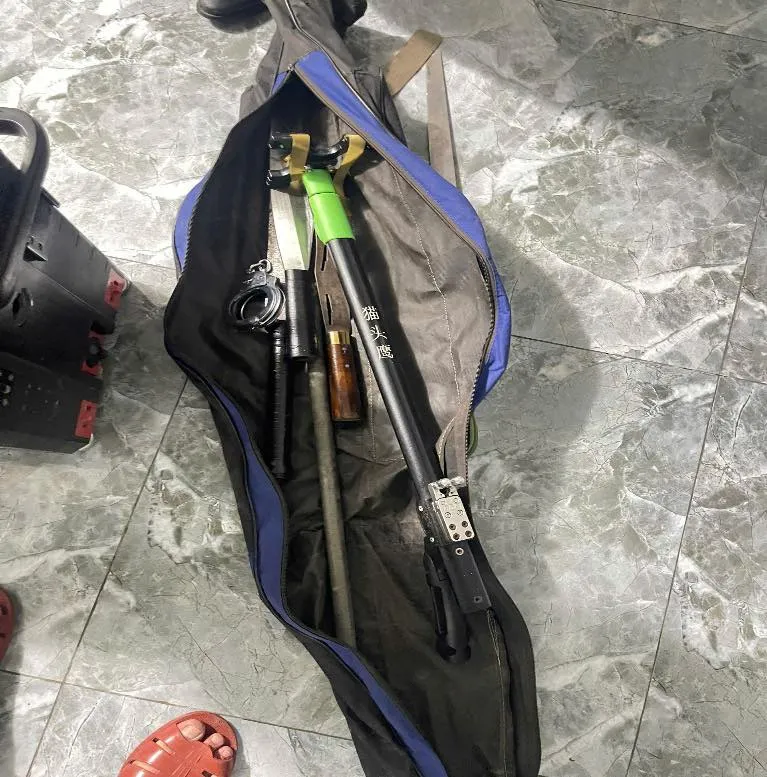 Đồng Nai: Ngăn chặn kịp thời nhóm thanh thiếu niên chuẩn bị hung khí giải quyết mâu thuẫn trên mạng - Ảnh 1.