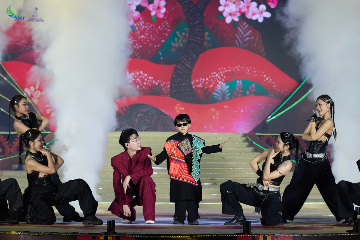 Chung Kết Hoa hậu Du lịch Dân tộc Việt Nam 2025: Ngày hội sắc màu văn hóa các dân tộc - Ảnh 9.