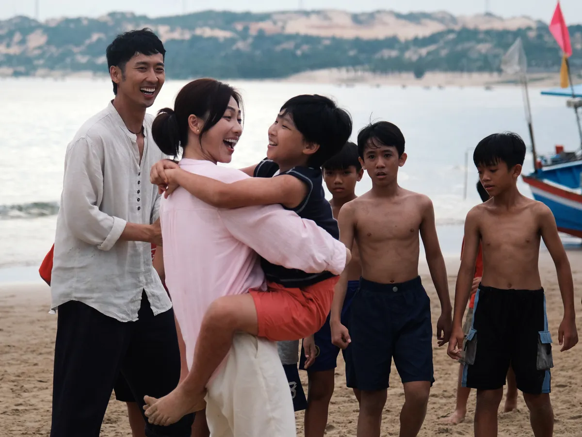 Tuấn Trần và Phương Anh Đào tiếp tục mối duyên "oan trái" trên màn ảnh - Ảnh 1.