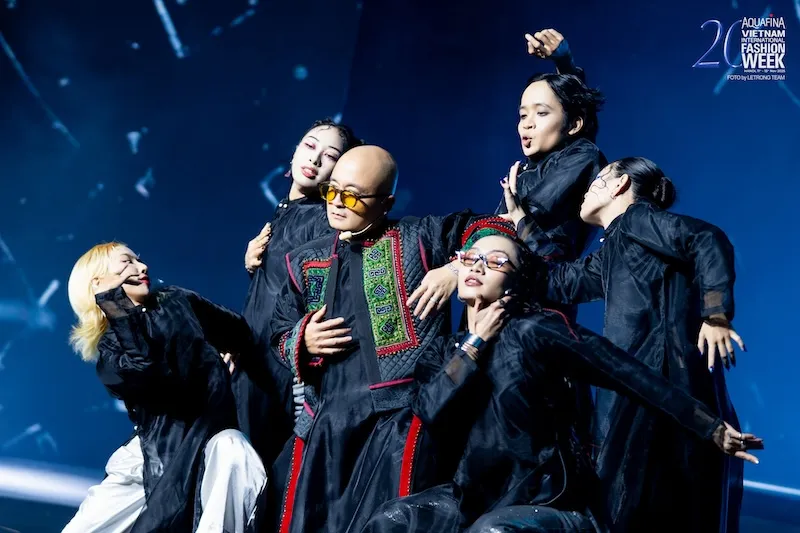 Thanh Hương, Thu Quỳnh, Tuấn Tú hóa "Kẻ mộng du" trên sàn diễn thời trang- Ảnh 1.