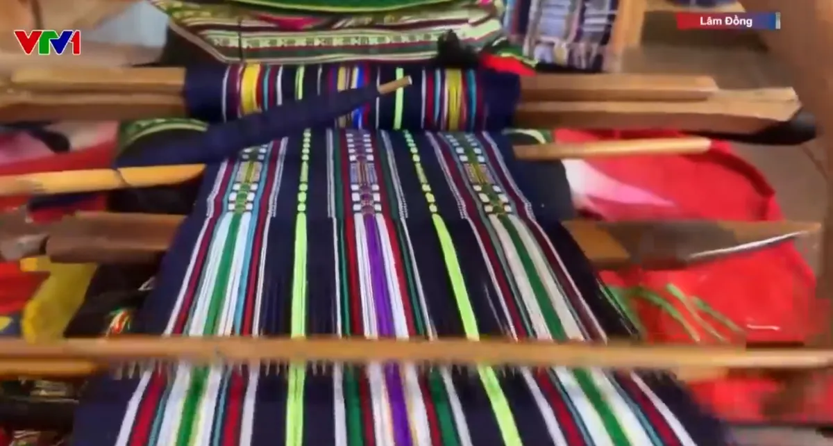 Thăm làng dệt thổ cẩm truyền thống của người K’Ho- Ảnh 1. Thăm làng dệt thổ cẩm truyền thống của người K’Ho- Ảnh 1.