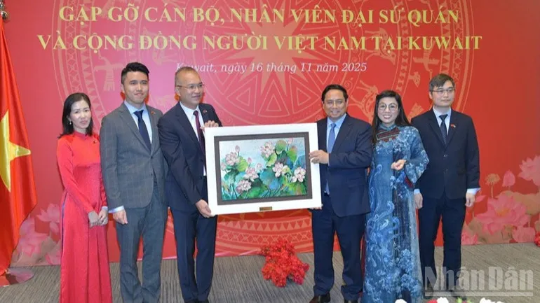 Thủ tướng Phạm Minh Chính và Phu nhân gặp gỡ cộng đồng người Việt Nam ở Kuwait- Ảnh 2.