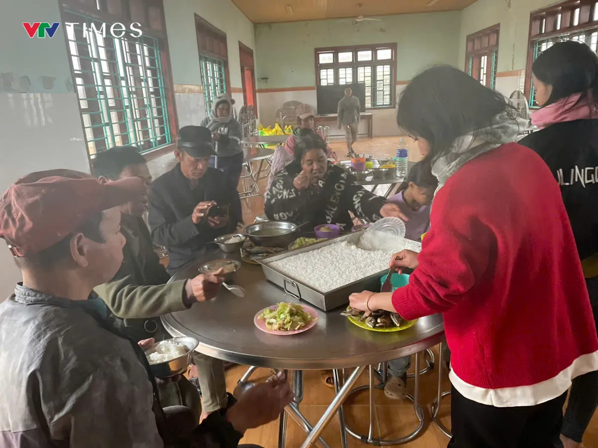 Đà Nẵng: Mở rộng phạm vi di dời khẩn dân ra khỏi khu vực nguy hiểm, có nguy cơ sạt lở cao tại Hùng Sơn. - Ảnh 4.