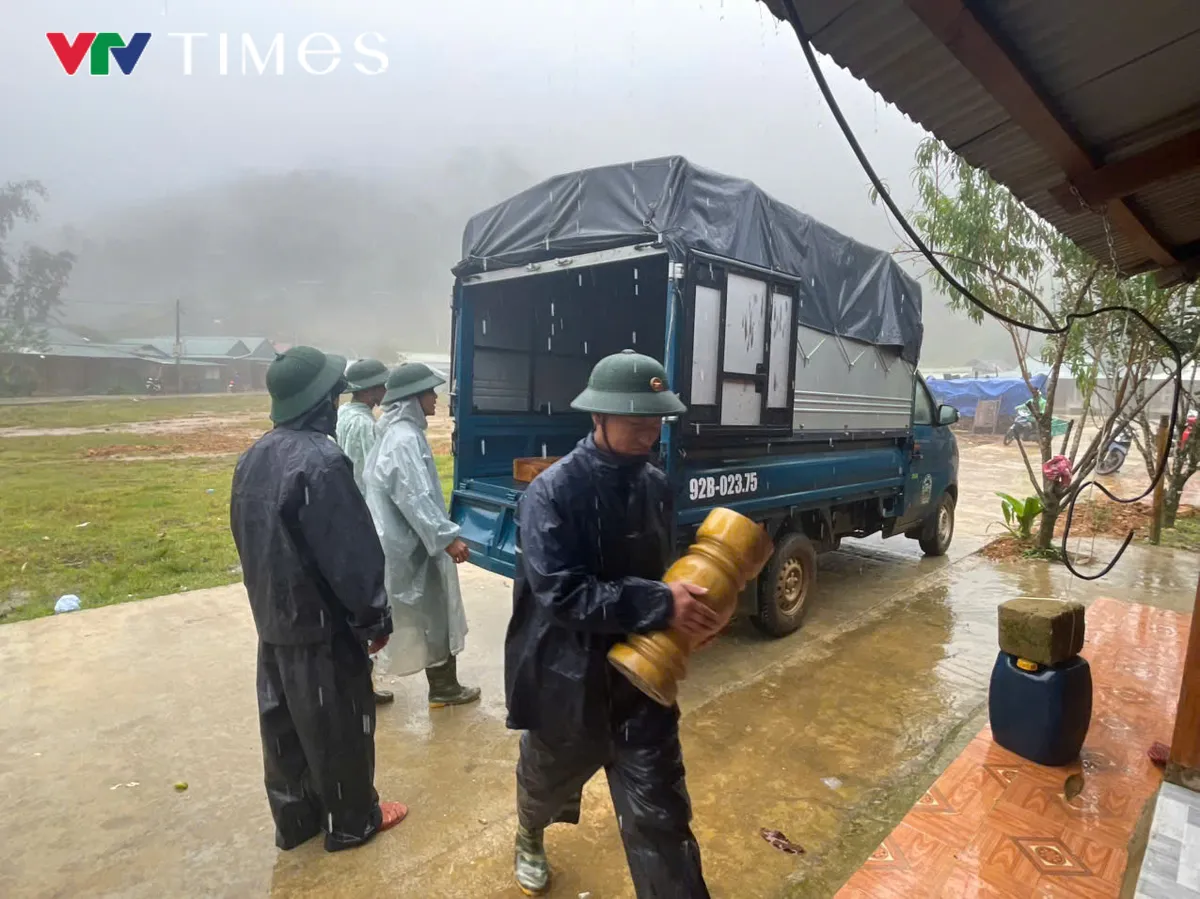 Đà Nẵng: Mở rộng phạm vi di dời khẩn dân ra khỏi khu vực nguy hiểm, có nguy cơ sạt lở cao tại Hùng Sơn. - Ảnh 3.