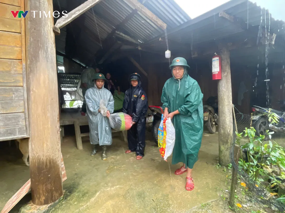 Đà Nẵng: Mở rộng phạm vi di dời khẩn dân ra khỏi khu vực nguy hiểm, có nguy cơ sạt lở cao tại Hùng Sơn. - Ảnh 2.