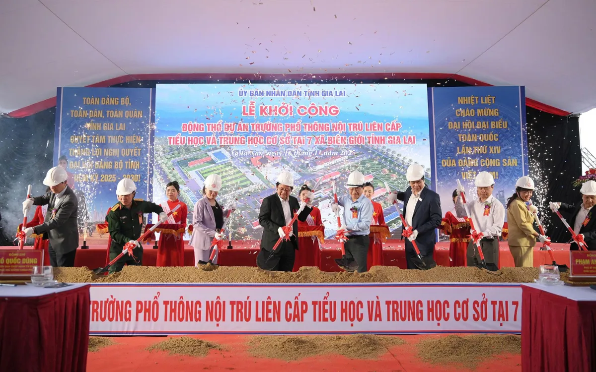 Phó Thủ tướng Hồ Quốc Dũng dự Lễ khởi công dự án Trường phổ thông nội trú liên cấp Tiểu học và Trung học cơ sở tại 7 xã biên giới tỉnh Gia Lai.